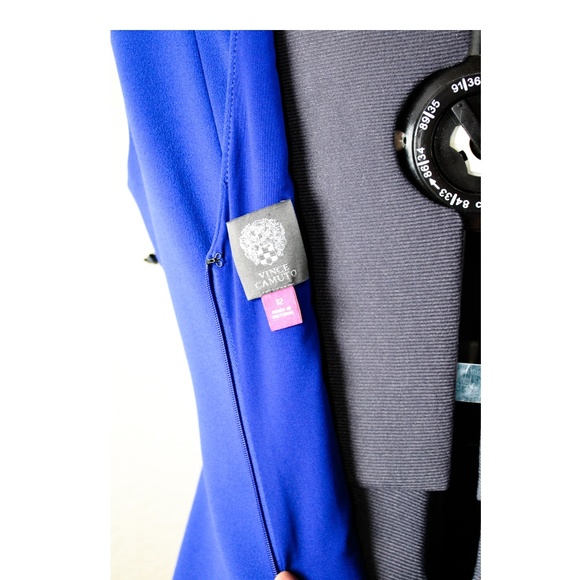 VINCE CAMUTO V-Neck Cut-Out Shoulder Gown - Picture 6 of 6